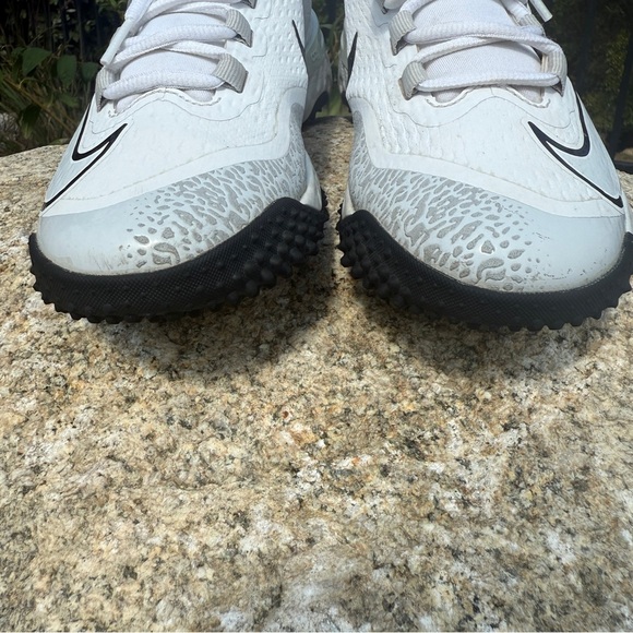 Nike Women's Alpha Huarache Elite 4 Turf Softball Shoes White Size 7 Athletic - Picture 6 of 11